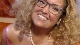 ClaudiaMidwestWife's Webcam
