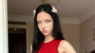 LoraineWebley's Webcam