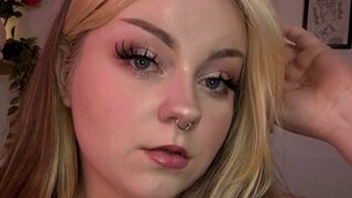 MaxineMoonxx's Webcam