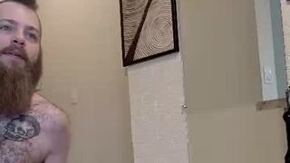hornyhairy_bi's Webcam