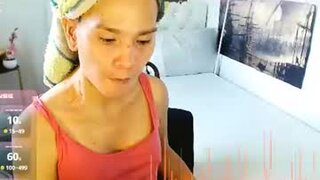 xqueenyasiandomcumx's Webcam