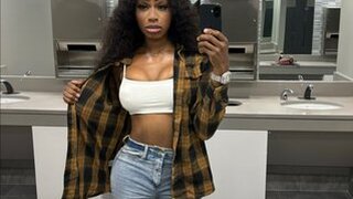 TheeMadam's Webcam